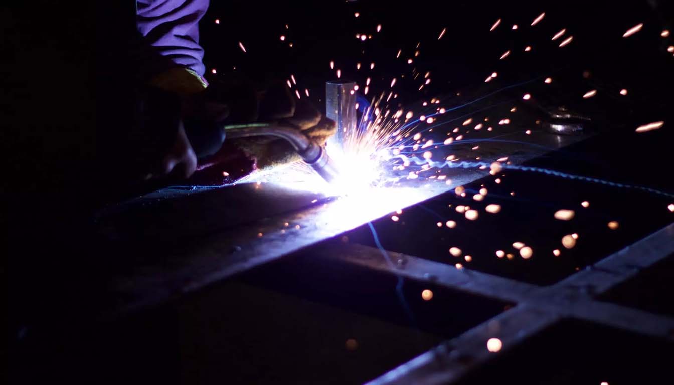 Soldadura Industrial en Saltillo: Resistencia Estructural para la Manufactura de Uso Rudo